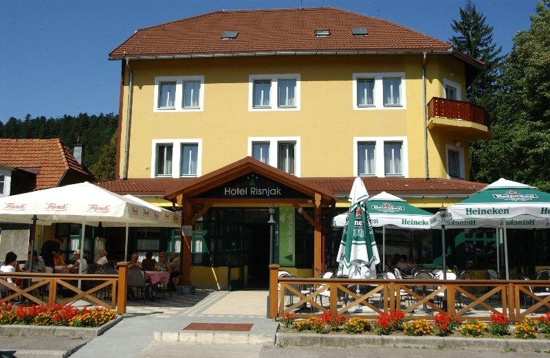 Hotel Risnjak Delnice Exterior photo